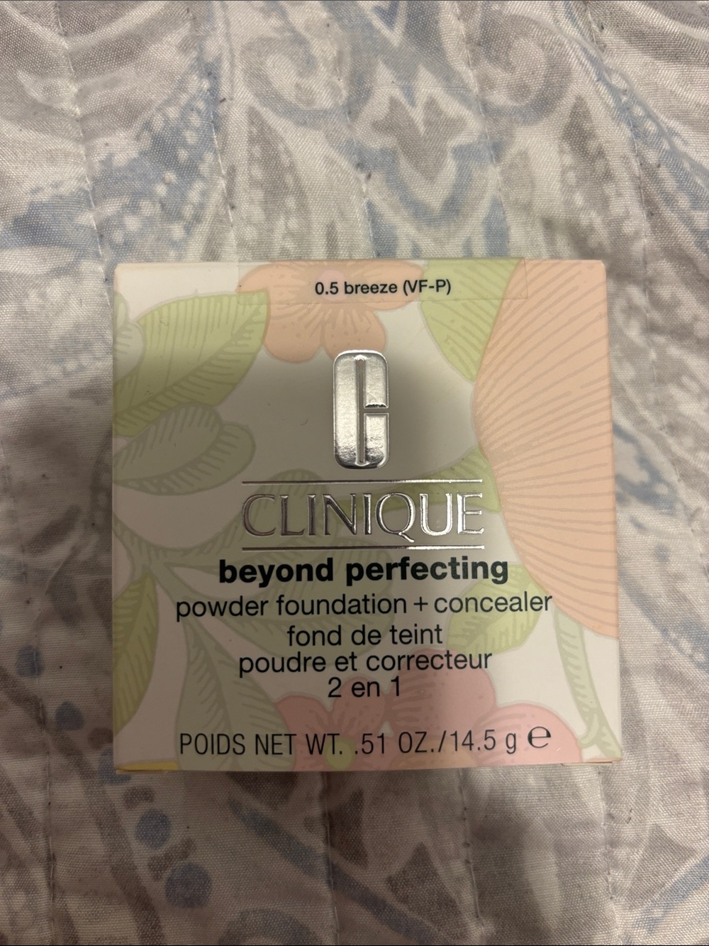 Clinique Beyond Perfecting Powder Foundation + Concealer — 0.5 Breeze (Light)